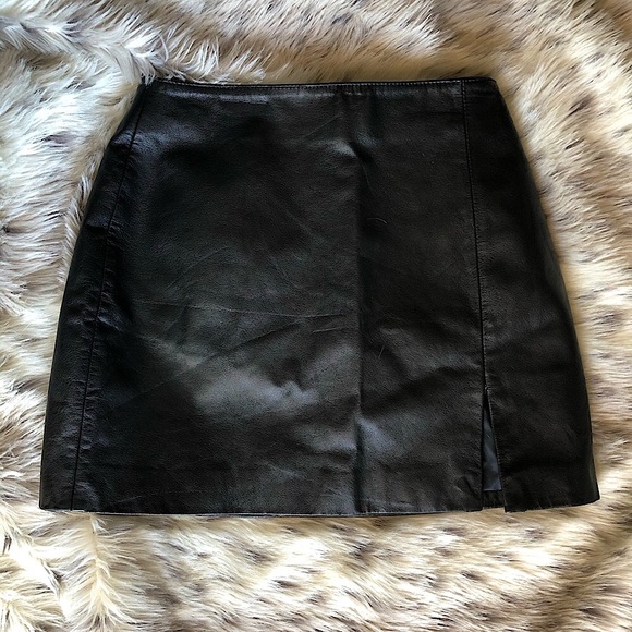 Maxima Dresses & Skirts - Maxima 100% Leather Mini Skirt